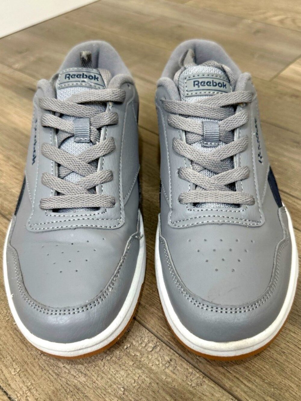 Reebok Big Kids Size 5 Gray Navy Low Top Sneakers Lace Up Gum Sole